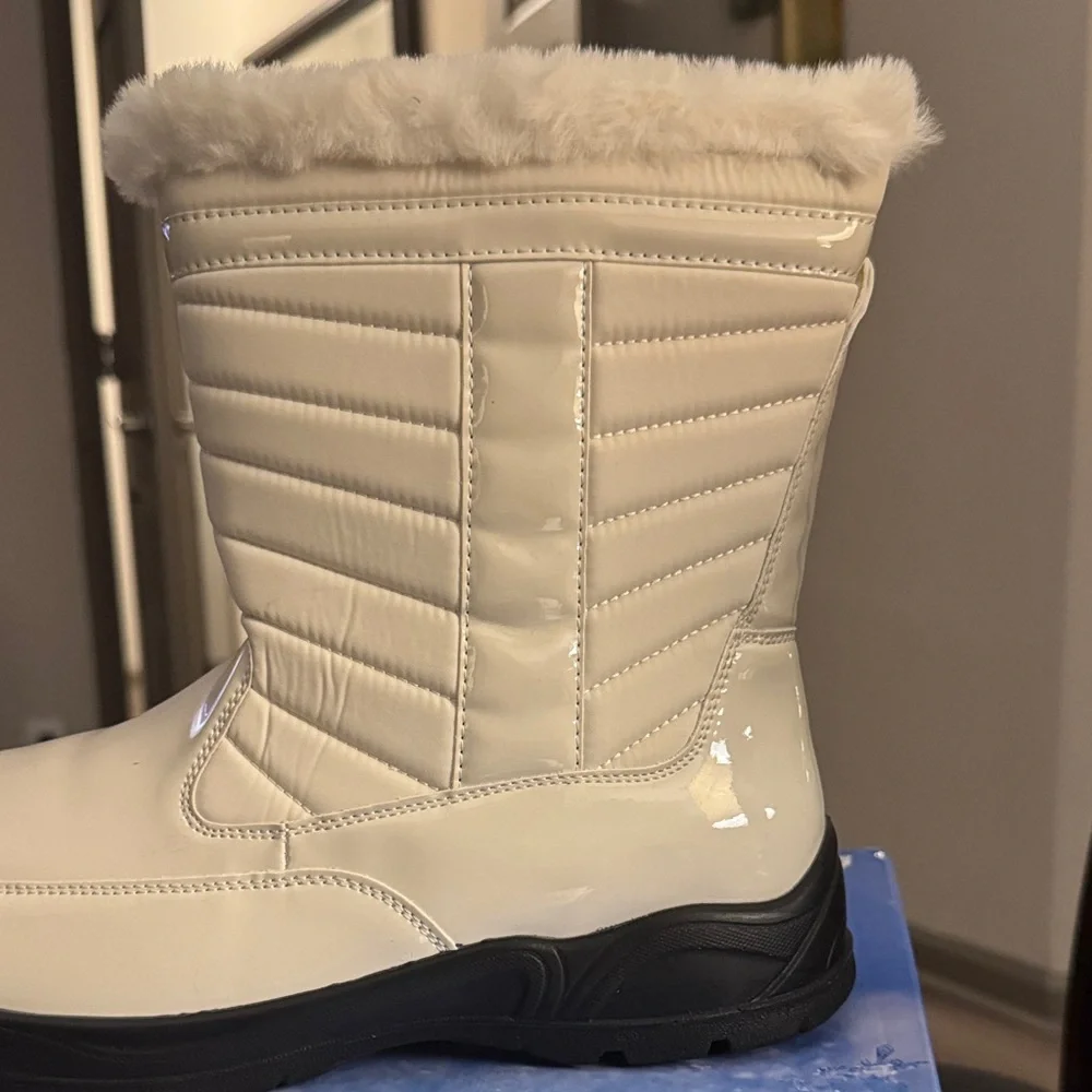 Easy Street SIZE 12 Women's Frazer Slip Resistant and Waterproof Side Zip Boots